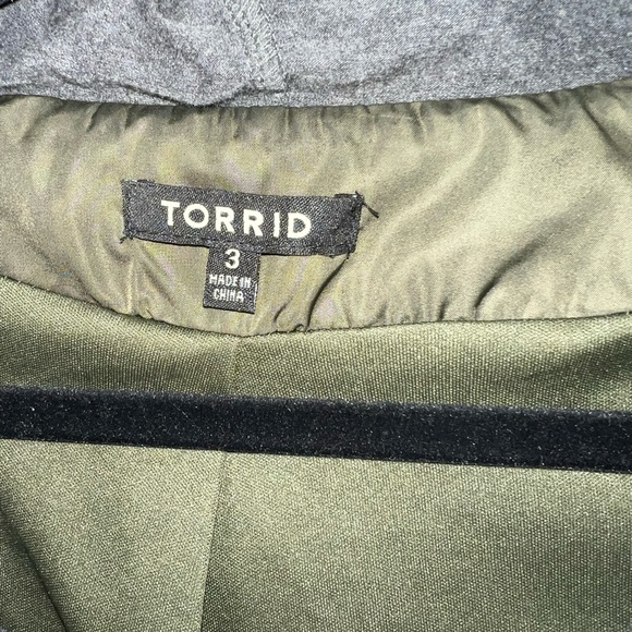 Torrid sz 3 bomber jacket - Picture 4 of 4
